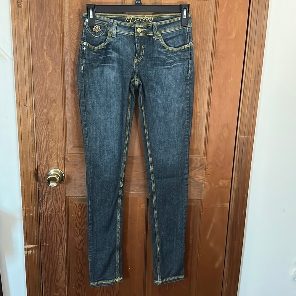 Dereon Women’s Low Rise Skinny Jeans Size 3/4